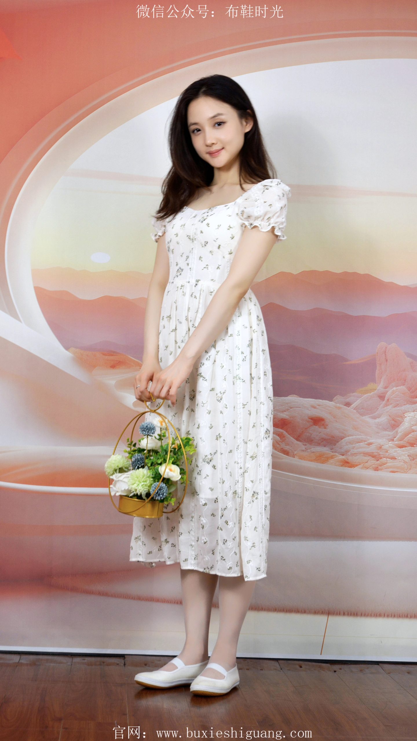 173/丸子~【裙芳履洁】白裙碎花摇曳，素履美足生韵。