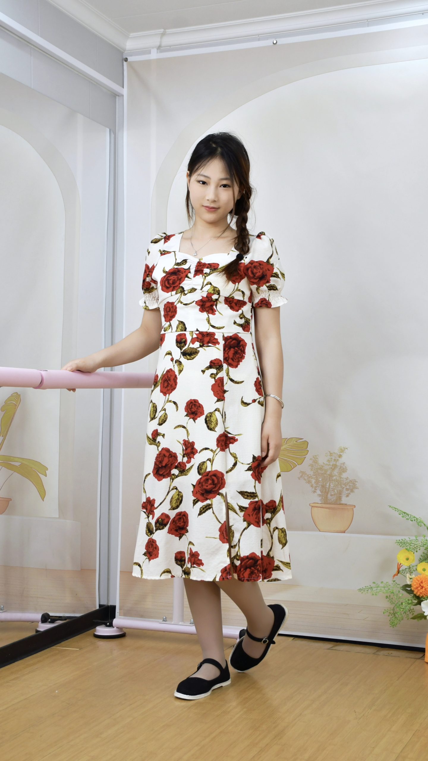 183/婷婷~【灰袜映日】灰袜黑鞋，脚的姿态剧场。