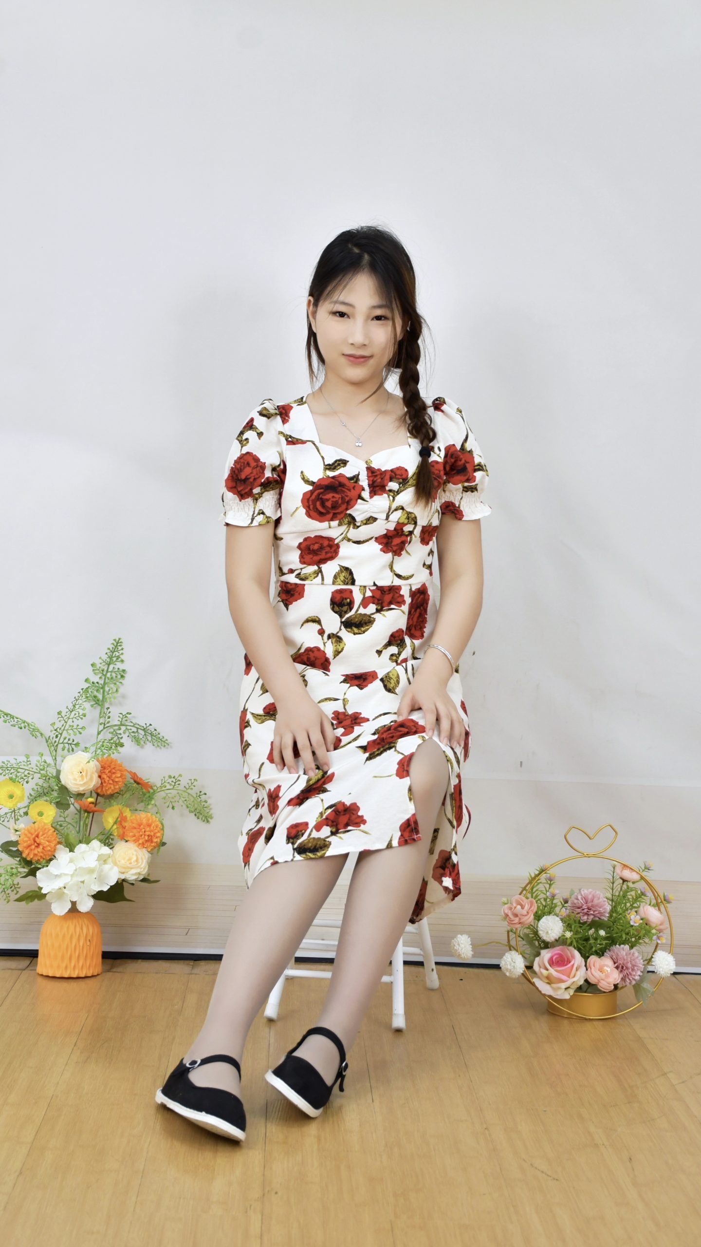 183/婷婷~【灰袜映日】灰袜黑鞋，脚的姿态剧场。