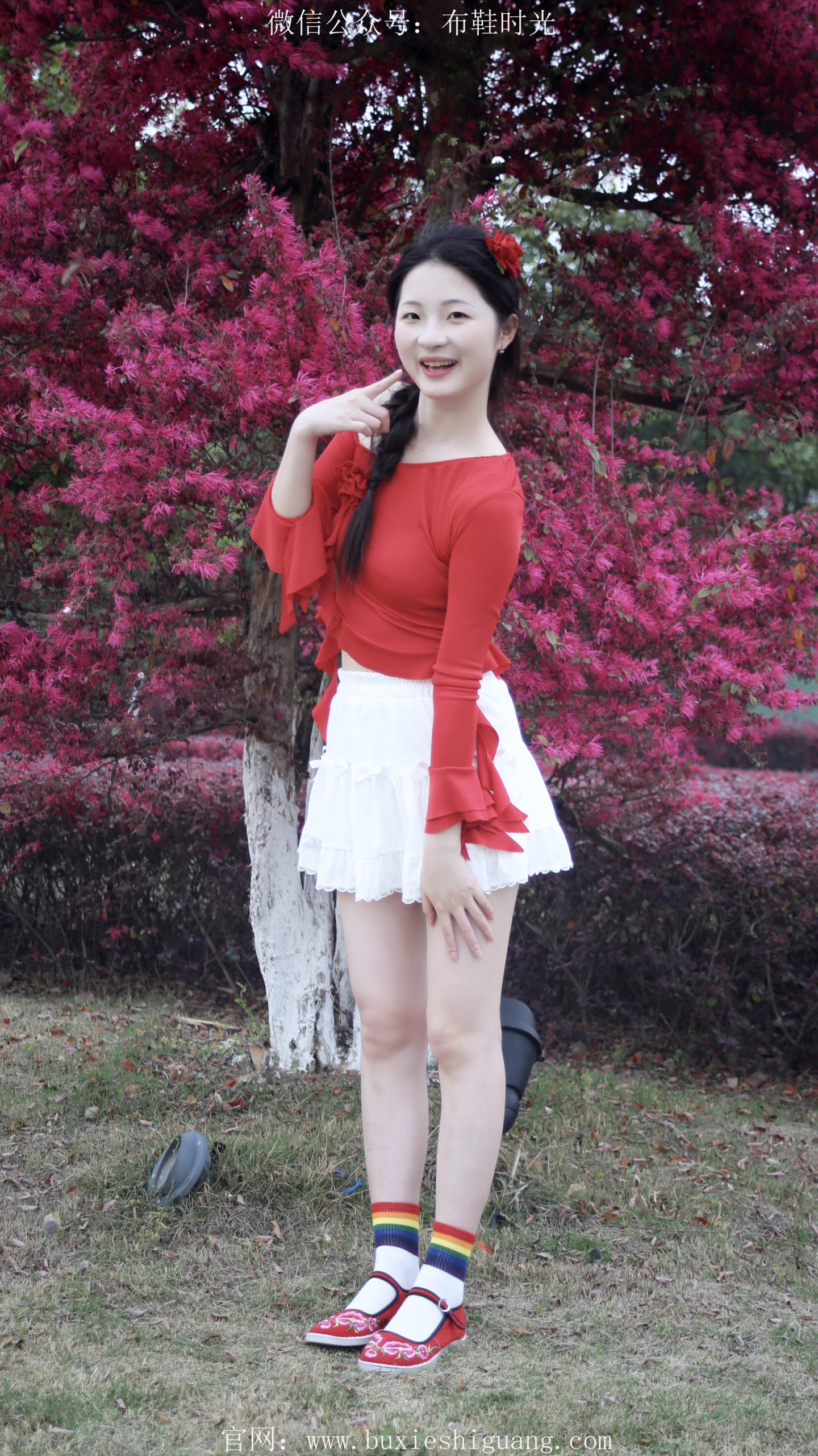197/安妮~【足尖轻舞】红袂飘，白裙摇，脚从绣鞋探出逃。