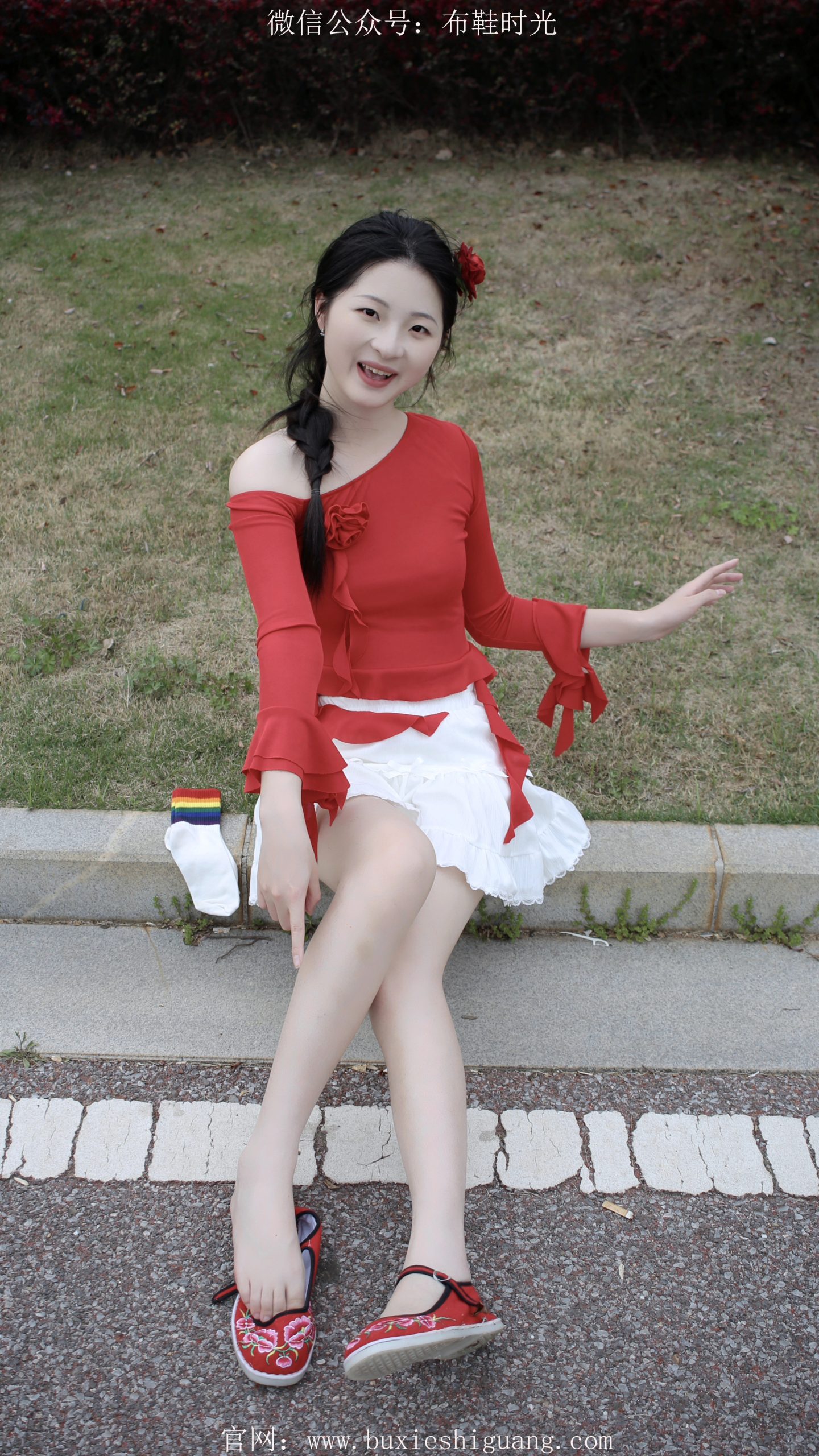 197/安妮~【足尖轻舞】红袂飘，白裙摇，脚从绣鞋探出逃。