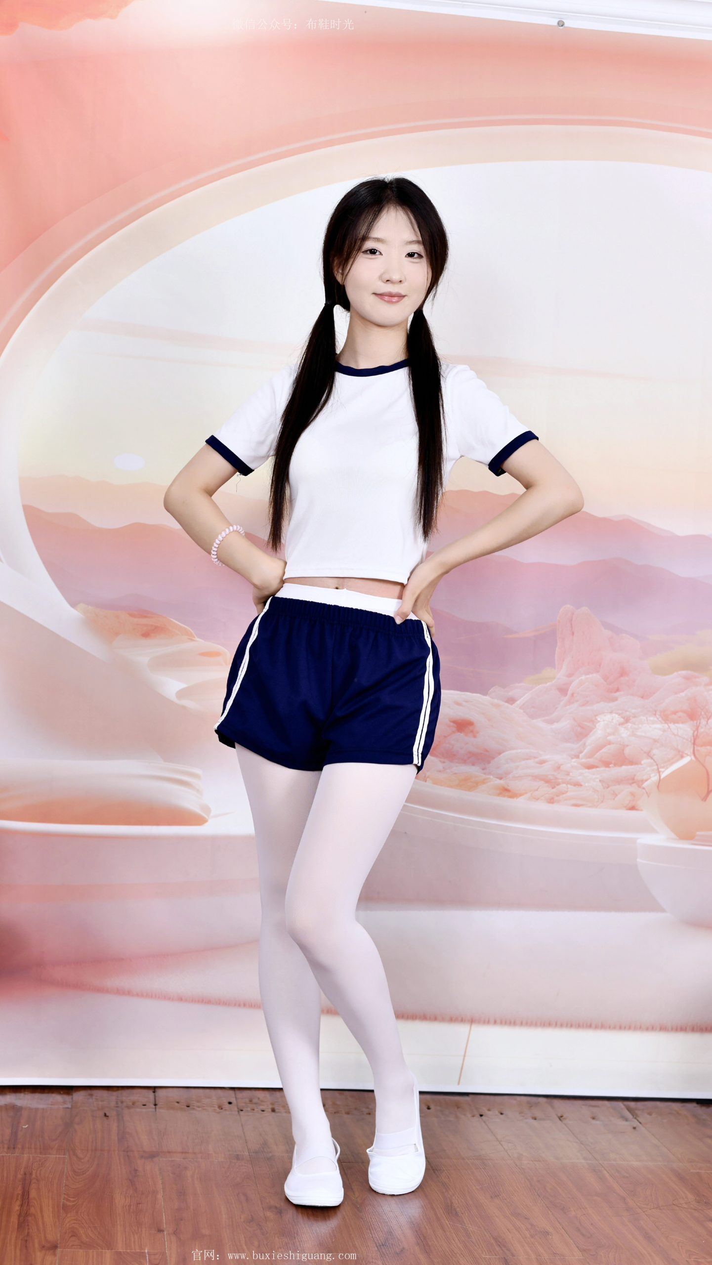 206/月月~【白袜轻踏】一带束足，屈伸旋摆，抬落间皆是姿态。