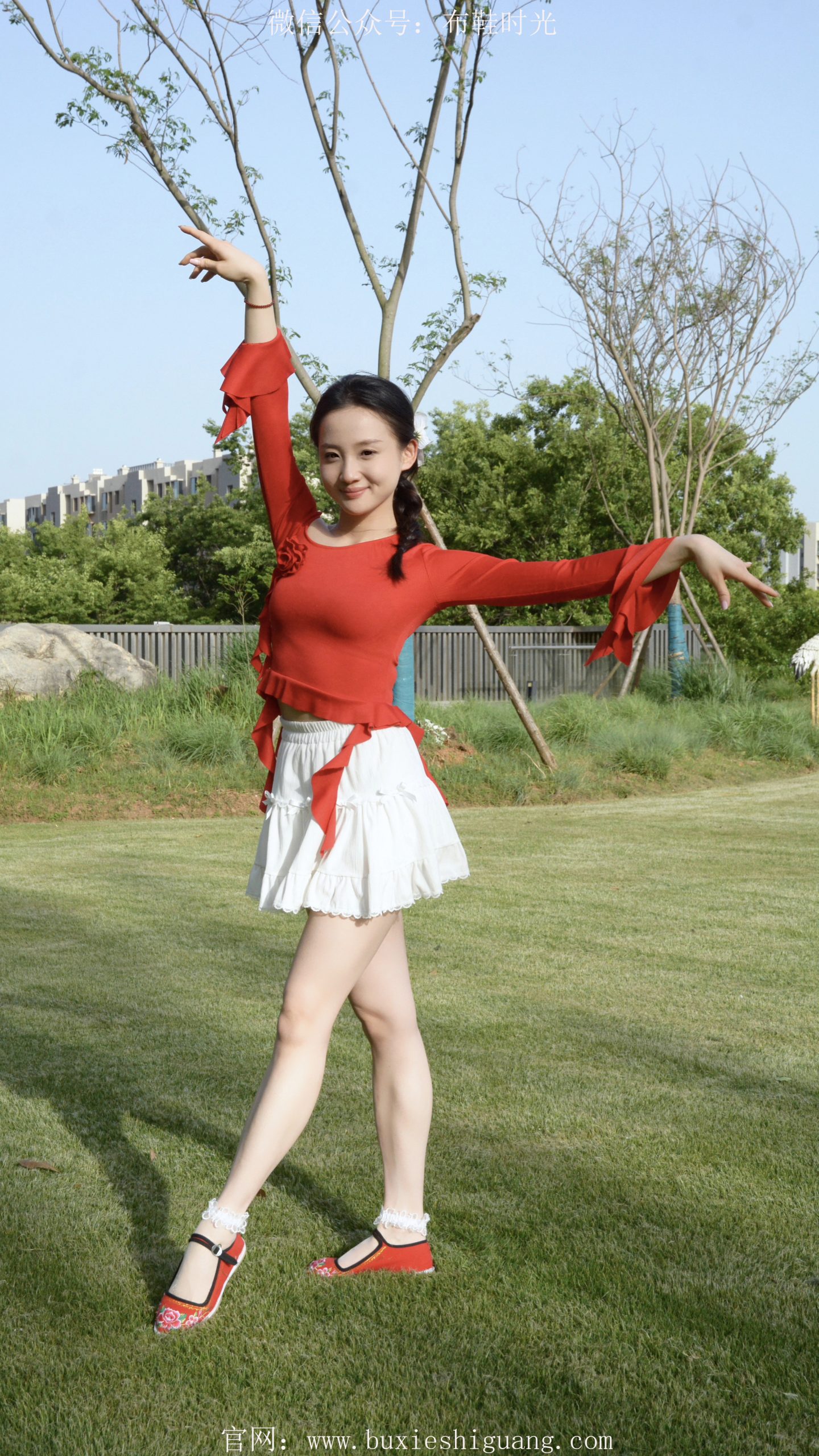 222/丸子~【足尖生花】红衣白裙花鞋，草地绽美态。