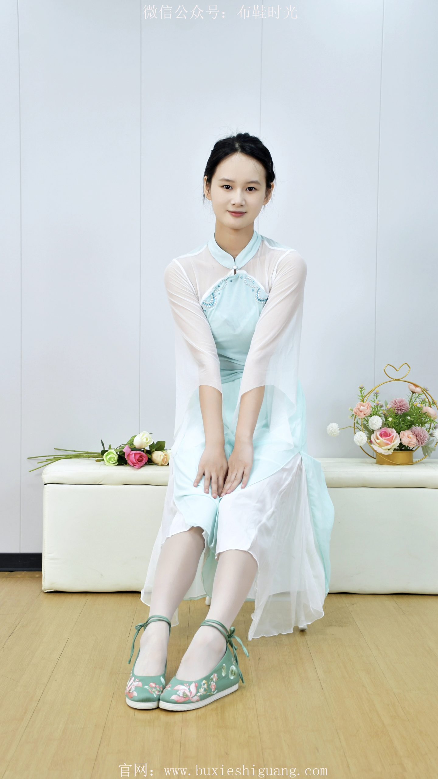 225/萍萍~【国风雅韵】国风裙轻曳，白袜裹柔踝，绿鞋踏诗意，举手投足皆雅致。